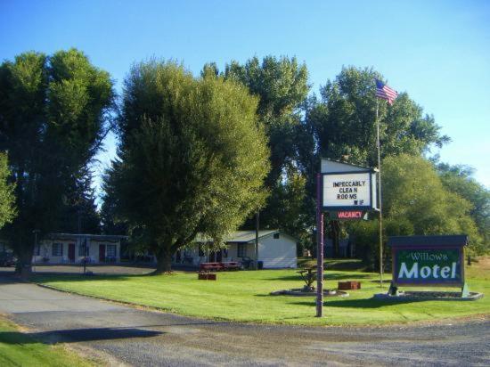 The Willows Motel Wilbur Экстерьер фото